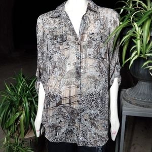 EUC"Sara Michelle" button down blouse w/buttons on each side & buttons at bottom